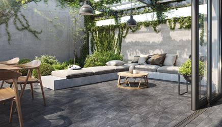 Nowoczesny taras w zieleni i kamieniu