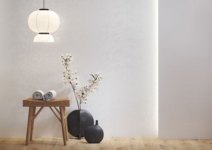 Ściana w łazience w delikatnej strukturze z motywem roślinnym