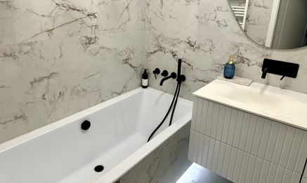 Łazienka 4m²: od stanu deweloperskiego do gotowej aranżacji