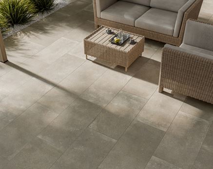 Klinkier Cerrad Argilla Tobacco w wykończeniu podłogi na tarasie