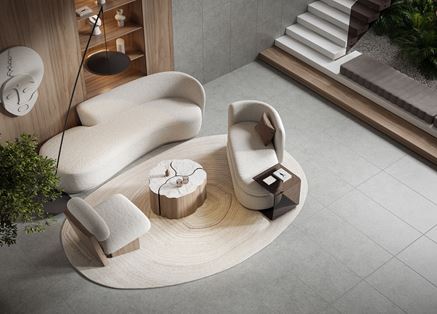 Szary salon z oryginalnymi meblami