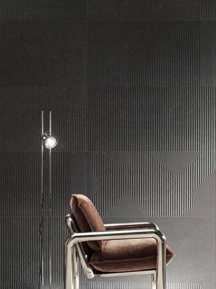 Industrialny salon w grafitowych dekorach