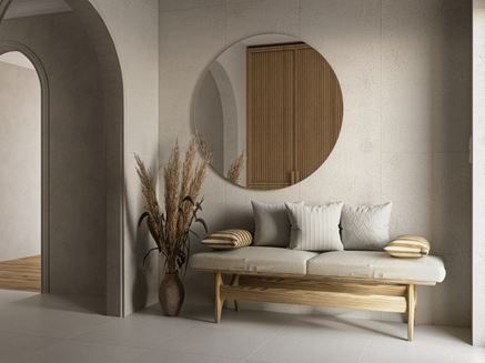 Beżowy przedpokój z łukami