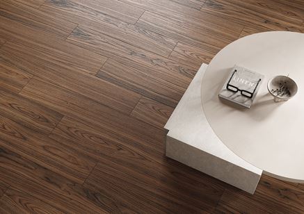 Podłoga w salonie w wykończeniu Paradyż Woodfor Naturale