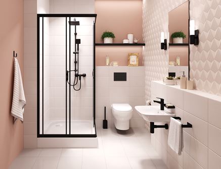 Biało-różowa łazienka z czarnymi bateriami