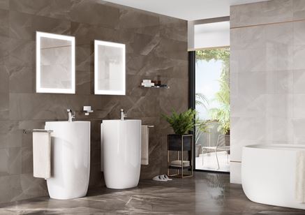 Szaro-biała łazienka w kamieniu z ceramiką wolnostojącą