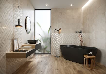Beżowa łazienka glamour ze strukturą i drewnem