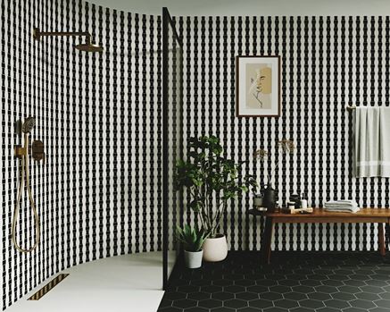 Mozaikowa łazienka w czerni i bieli