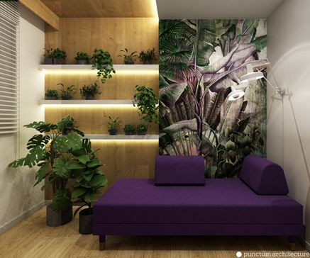 Pokój z tapetą w rośliny i naturalną zielenią