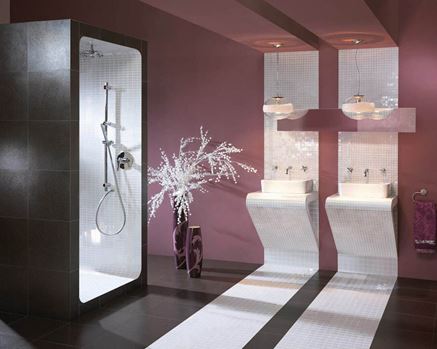 Klimatyczna łazienka z połyskliwą mozaiką Paradyż Altea/Albir