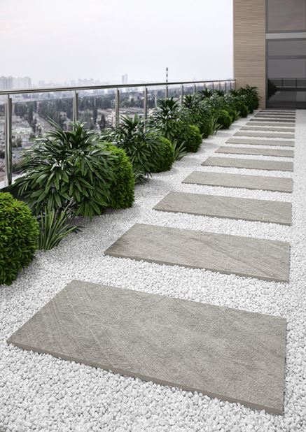 Szara płytka tarasowa na nowoczesnym tarasie