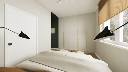 Sypialnia w kremowych odcieniach z drewnianymi żaluzjami
