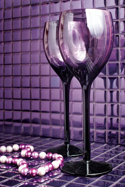 Fioletowa mozaika Dunin Glass Mix na ścianie w kuchni