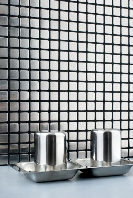 Metalowa mozaika Dunin Metallic na ścianie w kuchni