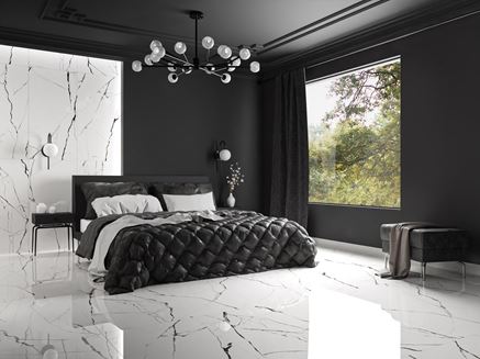 Aranżacja czarno-białej sypialni z oknem w wykończeniu Opoczno Eternal
