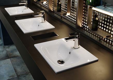 Umywalki wpuszczane w blat Cersanit Moduo w łazience publicznej