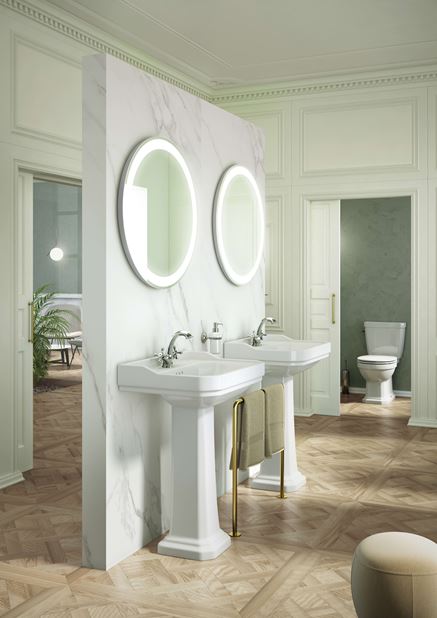Pastelowa łazienka z klasyczną ceramiką Roca Carmen