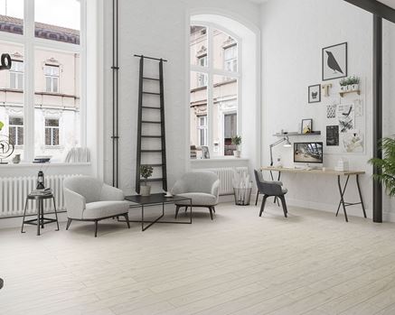 Jasny salon w stylu skandynawskim z drewnopodobną podłogą