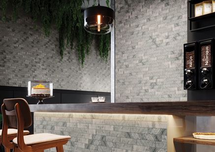Wnętrze restauracji w szarym klinkierze