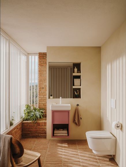 Słoneczna toaleta w cegiełce z ceramiką i szafką Roca Tura