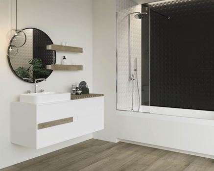 Czarno-biała łazienka z drewnianymi elementami Paradyż Modul/Purio