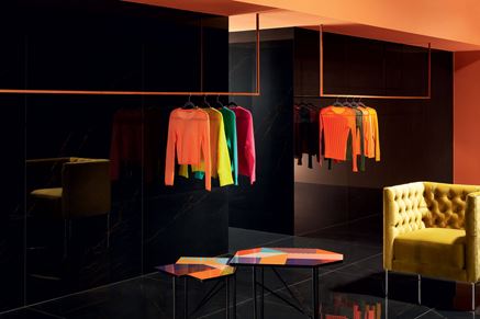 Czerń Tubądzin Amber Vein z dodatkiem kolorów