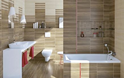 Aranżacja nowoczesnej łazienki z płytką drewnopodobną