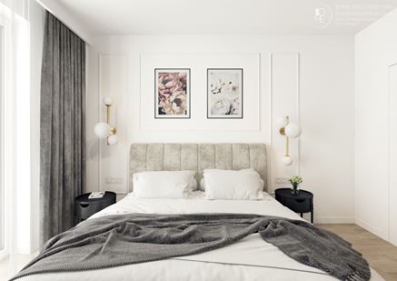 Biała sypialnia ze sztukaterią nad zagłówkiem