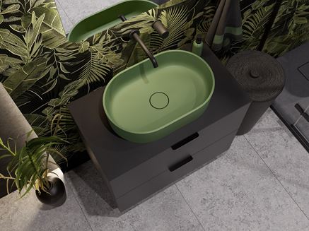 Zielona strefa umywalkowa z ceramiką nablatową