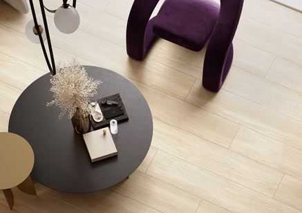Salon w wykończeniu uniwersalnym gresem Mersin Cream