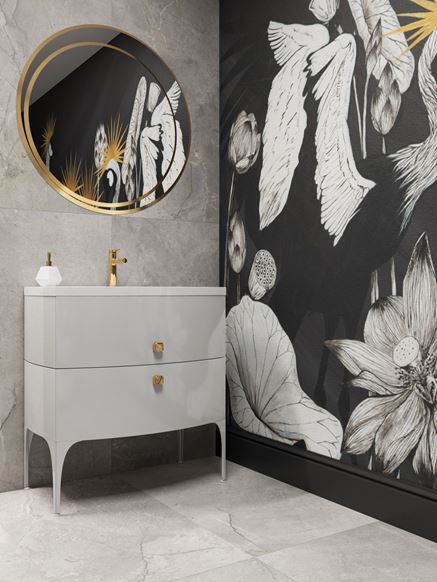 Szare płytki i dekoracyjna tapeta z motywem florystycznym w aranżacji łazienki