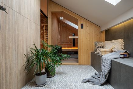 Łazienka z sauną pod skosem