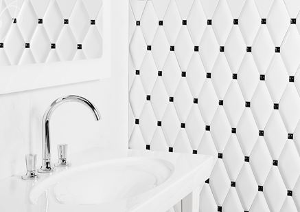 Biała łazienka z czarnymi akcentami Dunin Carat Tiles