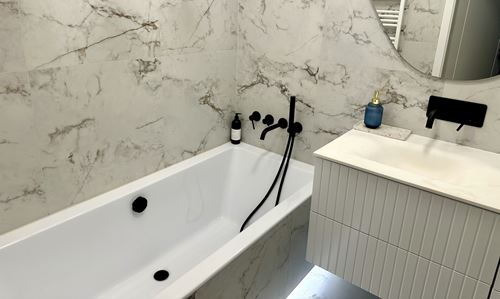 Łazienka 4m²: od stanu deweloperskiego do gotowej aranżacji