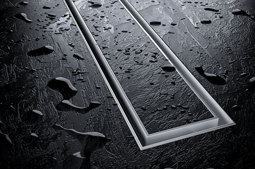 Jak odetkać prysznic? Skuteczne sposoby na udrożnienie odpływu