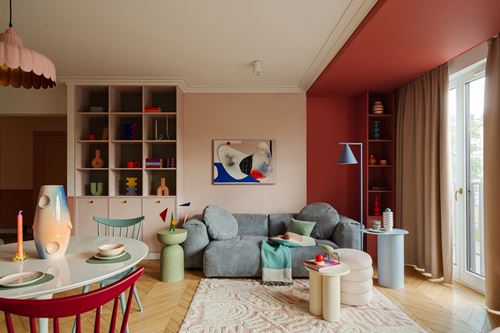 Ściana za kanapą w salonie - inspiracje