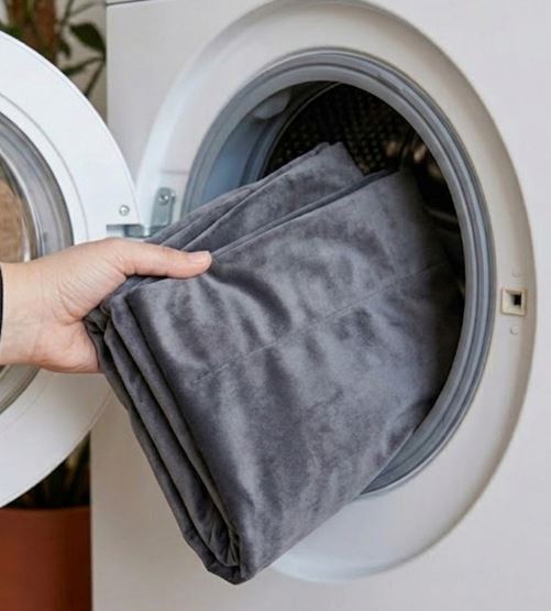 Pranie firan, zasłon i dywanów – jak pozbyć się kurzu i plam?