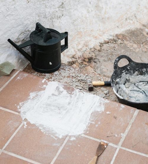 Jak uzupełnić ubytki w płytkach ceramicznych? Poradnik krok po kroku