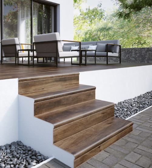 Stopnice v-shape na schody zewnętrzne i wewnętrzne – co je wyróżnia?