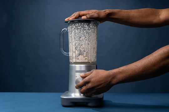 Blender na prezent świąteczny – jak wybrać model, który naprawdę przyda się w kuchni?