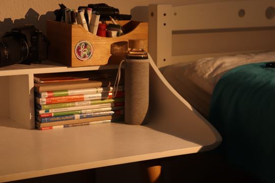 Biurko szkolne do pokoju dziecka – jak wybrać odpowiedni model do odrabiania lekcji?