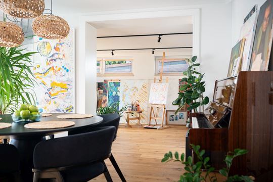 Dom pełen sztuki i zieleni. Wnętrze według Beaty Mrówczyńskiej-Łozowskiej