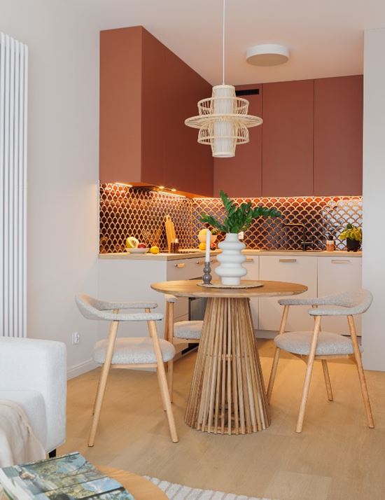 Wrocławska kawalerka z kroplą koloru