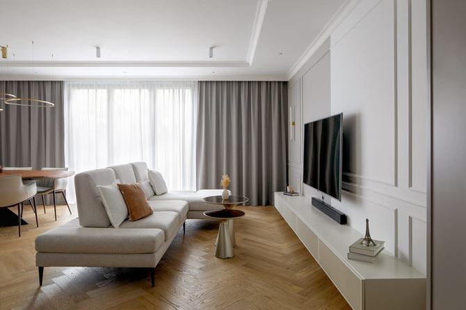 Ściana tv ze sztukaterią. Projekt Kaim work.jpg