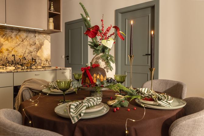 świąteczna aranżacja stołu, projekt Decoroom fot. Pion Poziom.jpg