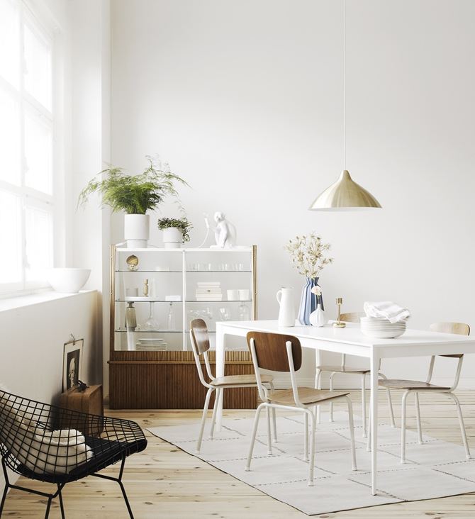 Biale ściany we wnetrzu - Tikkurila Optiva White- kolor White - Tikkurila Everal Aqua Semi Matt 40. Fot. Tikukurila.jpg