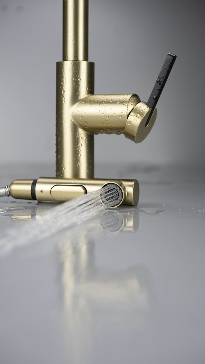 Bateria kuchenna z wyciąganą wylewką złoty szczotkowany Deante Momi