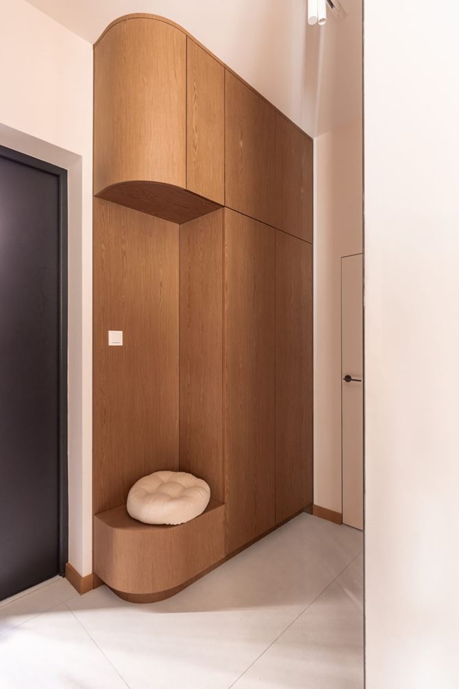 Drewniana zabudowa w korytarzu. Projekt Decoroom, fot. Marta Behling, Pion Poziom (5).jpg