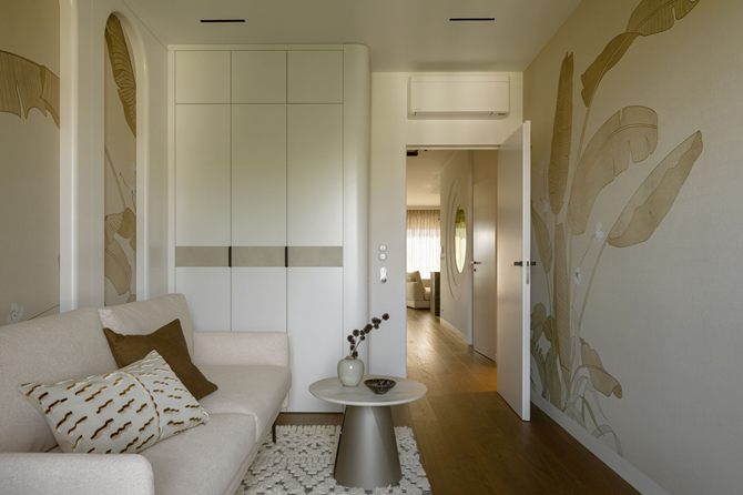 Gabinet z beżową tapetą, projekt Artewizjon.png