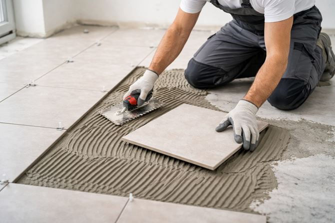 grafika_redakcja_klejenie płytek podłogowych.jpg